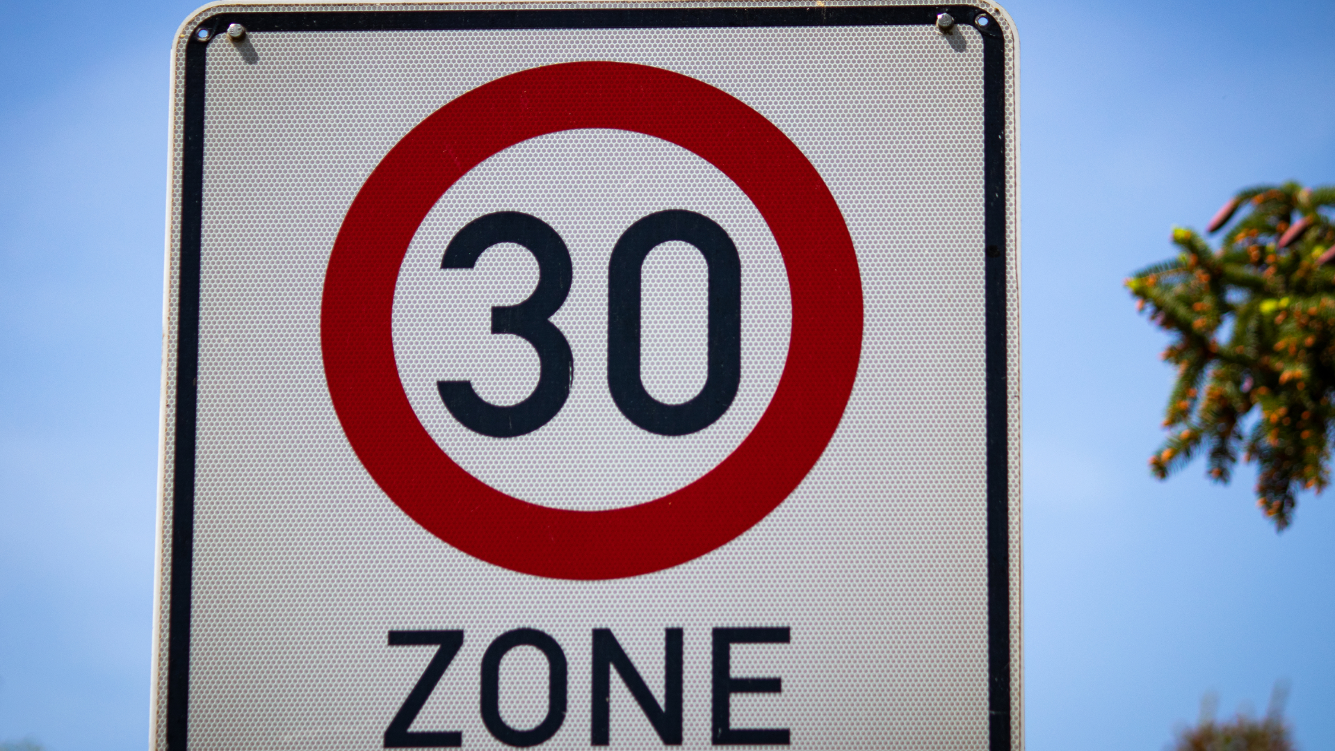  Schablonenhafte Vorschlge wie flchendeckend Tempo 30 lehnen wir ab.
